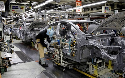 車を製造するトヨタの工場の現場