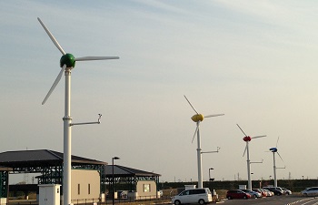 足利市の五十部運動公園に設置されている風力発電のタービン