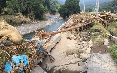 台風１６号が去った後の河原の被害の様子