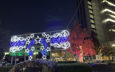 太田市の市役所本庁舎前のイルミネーション